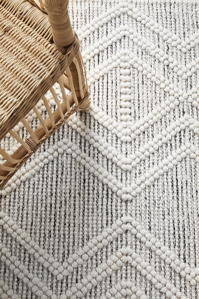 LARA OFF-WHITE WOOL BLEND RUG DETAIL 1