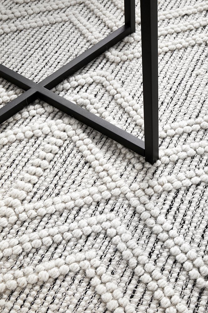 LARA OFF-WHITE WOOL BLEND RUG DETAIL