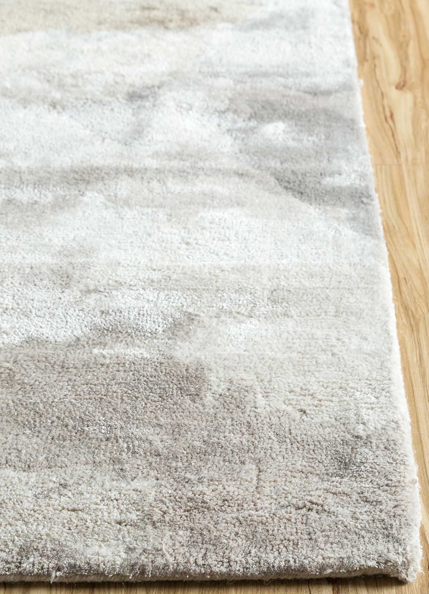 SILVER DAWN RUG CORNER